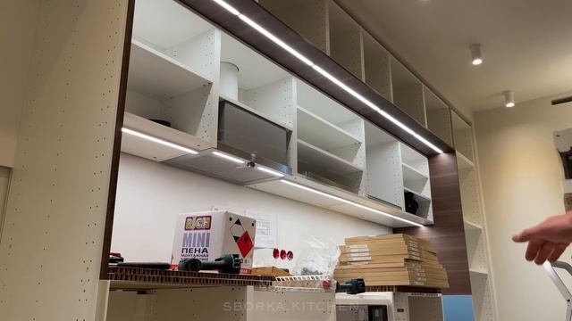 Сборка кухни IKEA с антресолями и интегрированной подсветкой