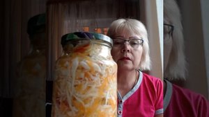 Осенний салат на зиму, пальчики оближешь.