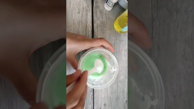 КАК СДЕЛАТЬ САМЫЙ ПРОСТОЙ СЛАЙМ/СЛАЙМ В ДОМАШНИХ УСЛОВИЯХ