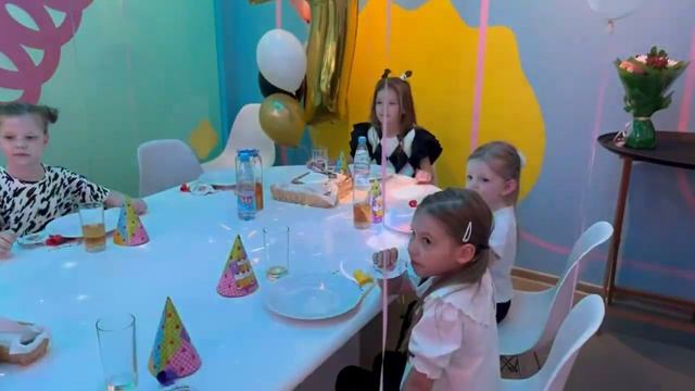 День Рождения Ульяны в игровой комнате Hello Park в Авиапарке. 7 лет! смотреть онлайн