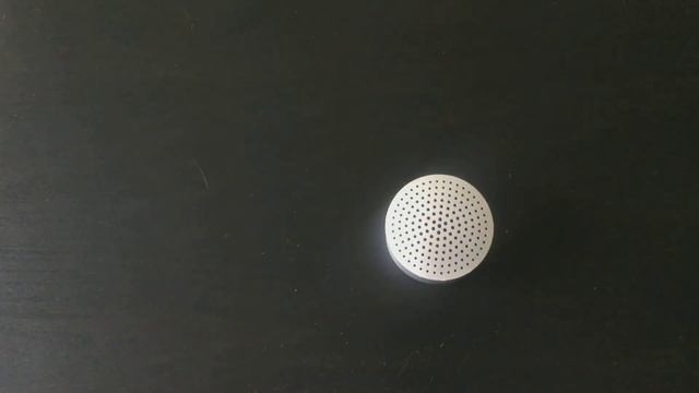 обзор колонки xiaomi mi portable bluetooth speaker  маленькая да удаленькая!