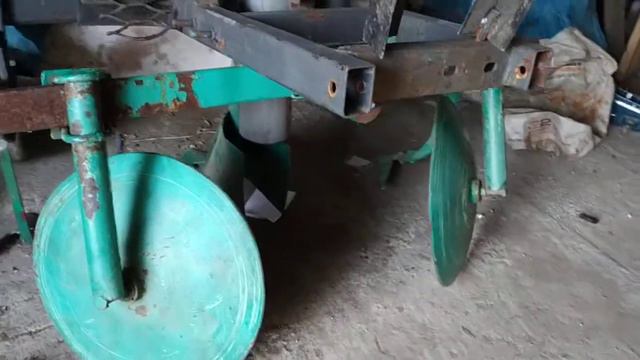 Обзор картофелесажалки, стрелки и окучника в одной навеске смотреть онлайн