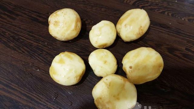 Молоденькая картошка с укропом