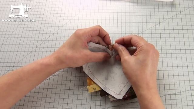How to Make a Patchwork Pouch tutorial | Yoko Saito (손바닥 보물 파우치 만들기) смотреть онлайн
