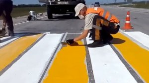 Нанесение пластиковой разметки на дорожное полотно