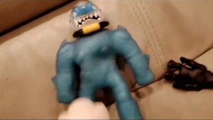 Гуджитцу и Монстр Флекс застряли в "Растения против зомби". Goojitzu are stuck in Plants vs Zombies