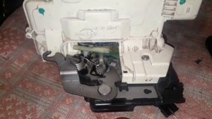 як зняти замок задньої дверці seat leon 2, демонтаж, розбір, чистка.