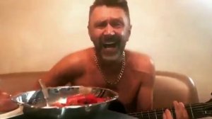 Шнур поет дома в Питере пять