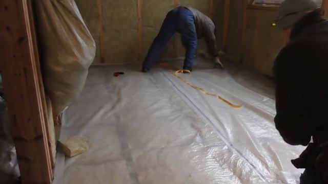 Утепление. Пароизоляция. Обрешетка под фанеру. Папин дом. День 37.