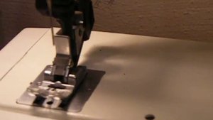 Pfaff Hobymatic 955 Sewing Machine testing sold as is for parts or repair