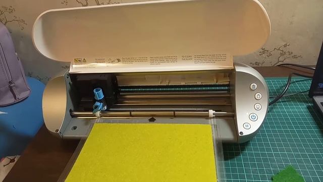 Елочка из фетра на плоттере Silhouette Portrait для книги из фетра смотреть онлайн