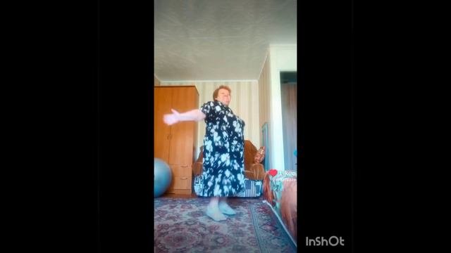 Позор! Жрёт и пляшет 🤬