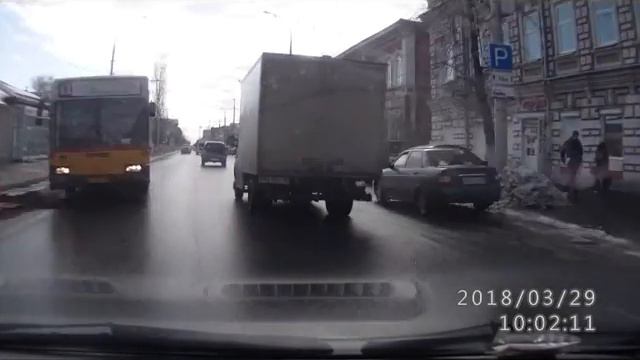 Обнаглевший водитель автобуса смотреть онлайн