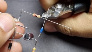 Learn How to Make a 110/220V Flasher Circuit with BT136 - Perfect for Beginners
