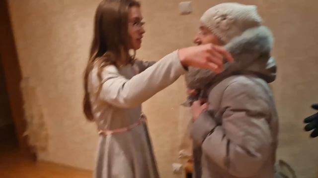 Эстония.Таллинн.День Рождения Кристины 15 лет!Традиции в нашей семье.Распаковка подарков.Влог.1 Ч