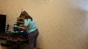 Наряжаем новогоднюю ёлку!