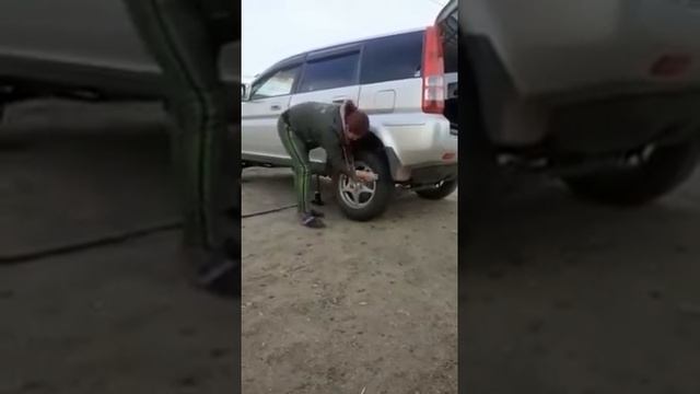 Замена колеса #умелыеручки ?