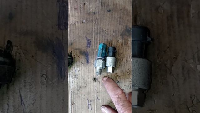 شرح عن حساس ضغط غاز تبريد مكيف السيارة دوره تحسين أداء المكيف  REFRIGERANT PRESSURE SENSOR