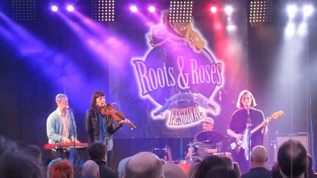 Laura Gibson - ' Empire Builder' @ Roots & Roses Festival Lessen 1 mei 2016 смотреть онлайн