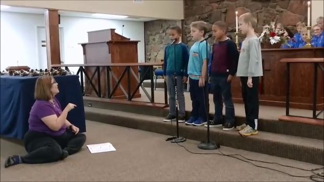 Учительница старается изо всех сил заставить детей петь песню Valentina OK LifeinUSA (жизнь в США) смотреть онлайн