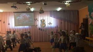 Вход детей с цветами на 8 марта!