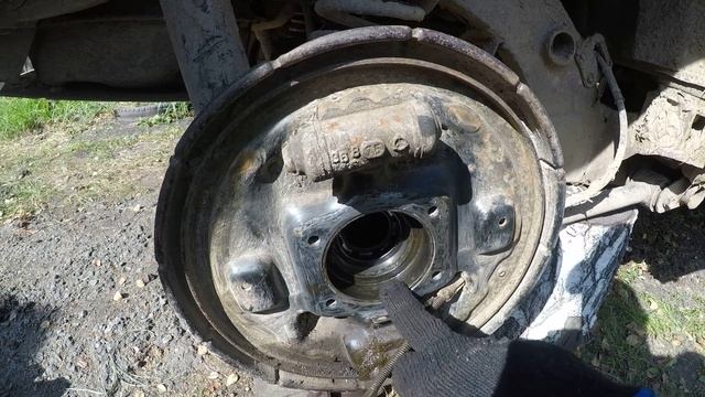 Замена сальников и подшипника задней полуоси Suzuki Escudo смотреть онлайн