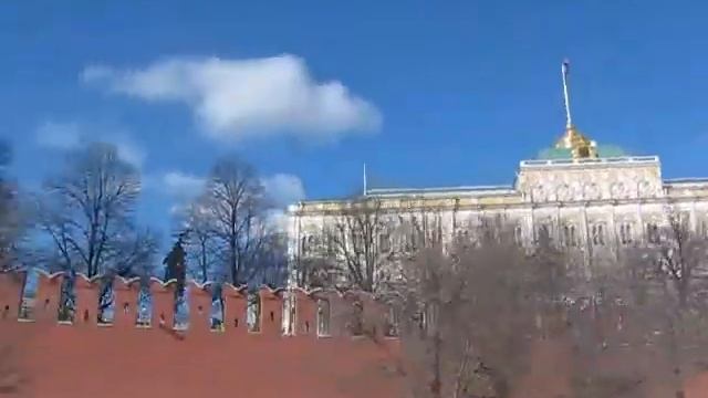 Москва Кремлёвская стена вдоль Москва Река Набережная смотреть онлайн