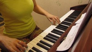 Учусь играть на пианино. Менуэт Баха. Learning to play Bach's Minuet