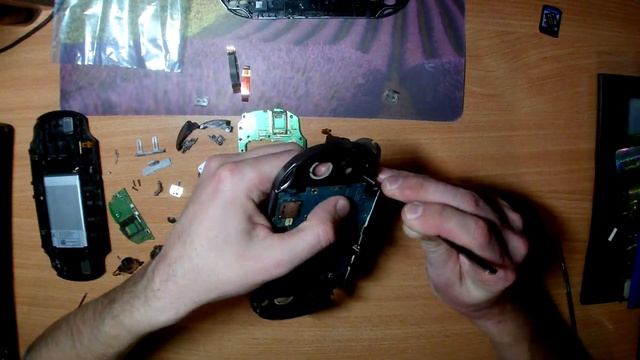 Ремонт Ps vita. Полная разборка. Замена дисплейного модуля и рамки. смотреть онлайн
