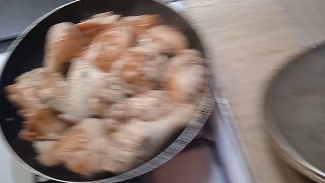 Очень вкусная курочка с овощами в собственном соку.