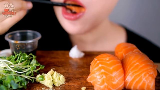 Гигантский Лосось! Суши! Еда без разогрева! #еда #food #asmr смотреть онлайн