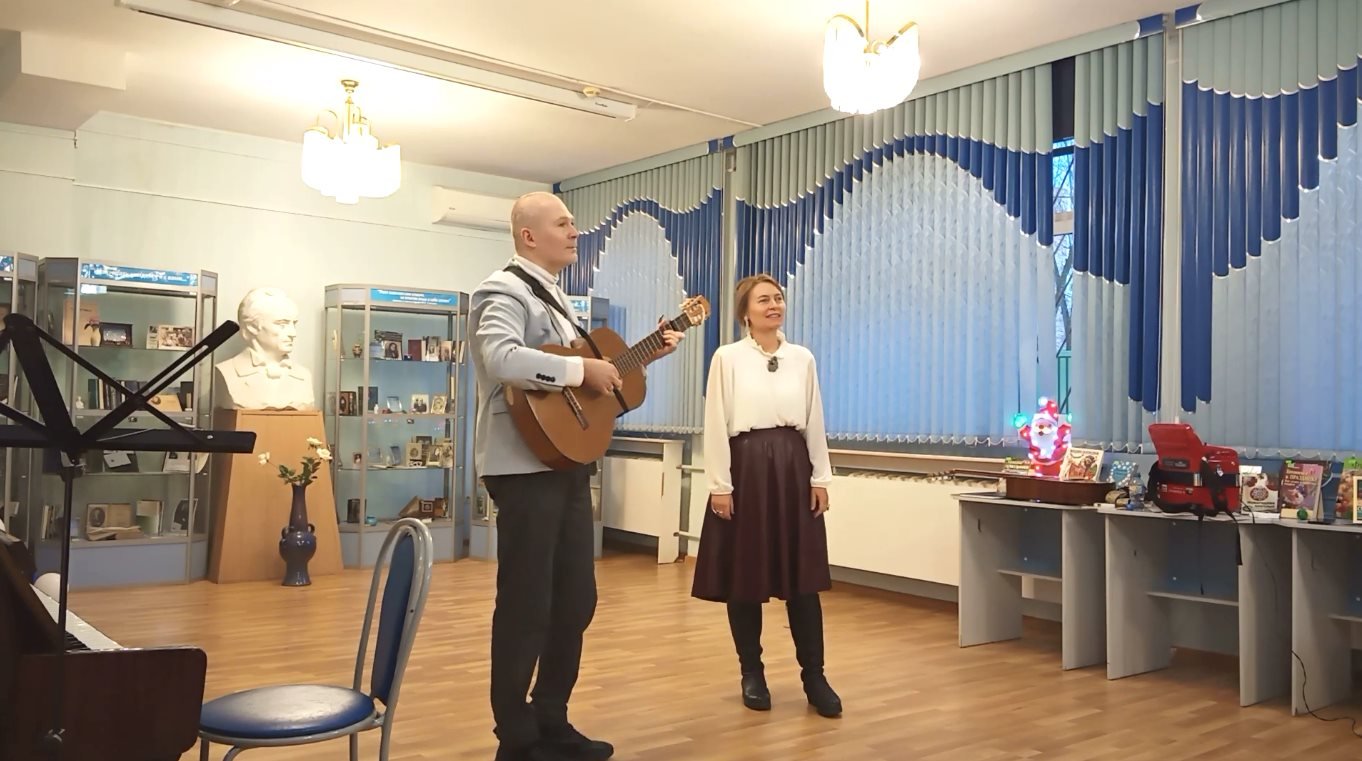 Апрель