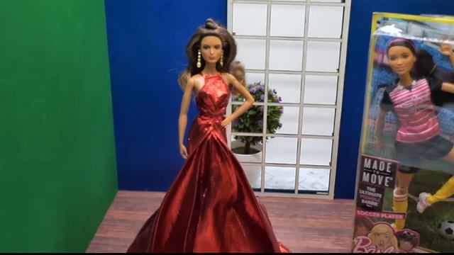 Barbie Holiday Doll 2017. Распаковка смотреть онлайн
