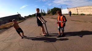 ХОТЕЛ Подарить ШКОЛЯРУ Самокат а Он Меня ОБМАНУЛ и...