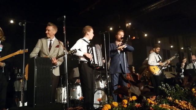 Kyösti Mäkimattila & Varjokuva / Komiat - Etana asialla смотреть онлайн