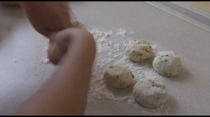 Кукурузные лепешки с зеленым луком. Очень просто и вкусно.