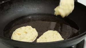 Воздушные кукурузные оладьи, тающие во рту! Просто рецепт оладушек на кефире