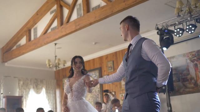 Очень красивый первый танец молодых! смотреть онлайн