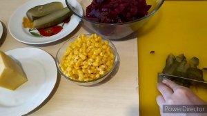 Салат Простушка со свеклой, кукурузой и маринованным огурцом
