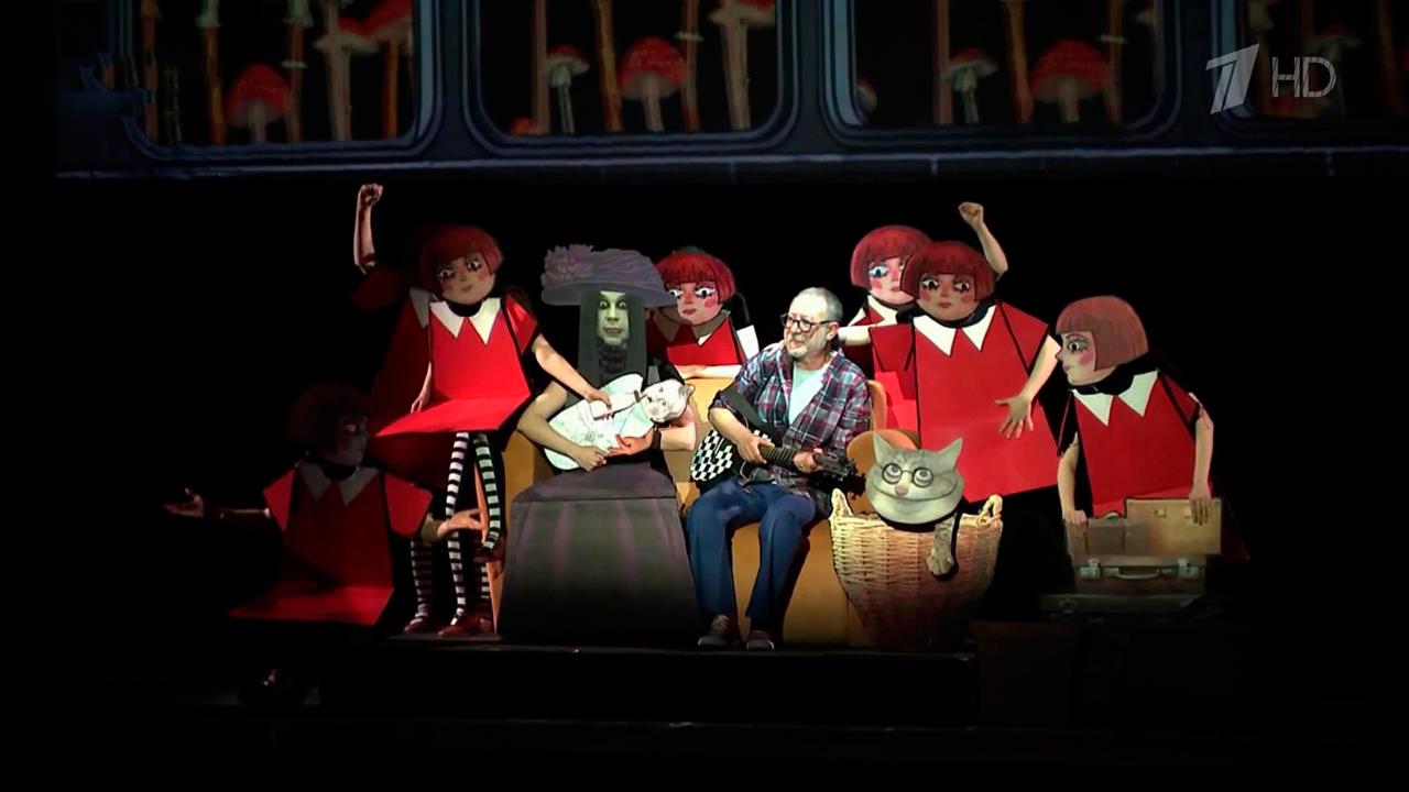 Музыкант Евгений Маргулис исполняет главную роль в спектакле "Алисы в Стране чудес"