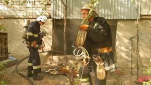 "Там бомжи обычно спят". Жители - о пожаре в подвале многоэтажки (видео "Корабелов.Инфо")