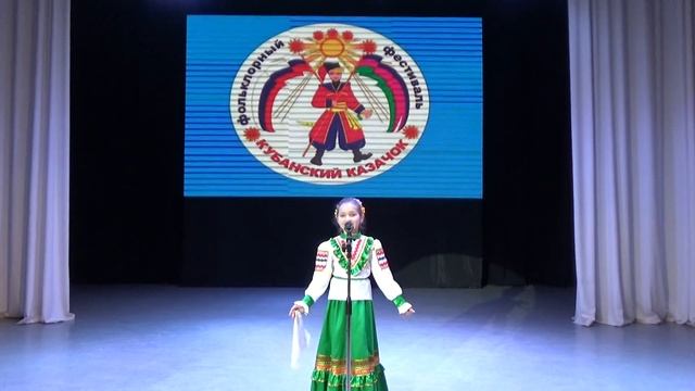 Дедова Алена "Весна-красна", "Рассыпала Маланья бобы"- народные песни