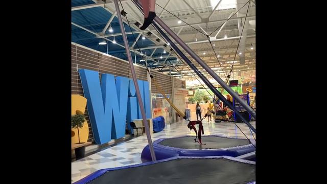 Прогулка в детской комнате и контактном зоопарке смотреть онлайн