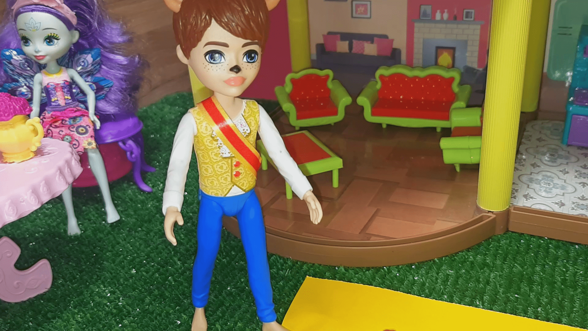 Куклы Enchantimals играют в игру Не вляпайся в какашку! Видео для детей