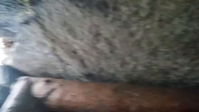 Внутри дольмена на острове Веры. оз.Тургояк смотреть онлайн