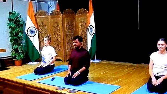 2017 - Открытый мастер-класс. Йога. Посольство Индии. Россия. Зал Дхара. Четверг. Маниш Вардахан. смотреть онлайн