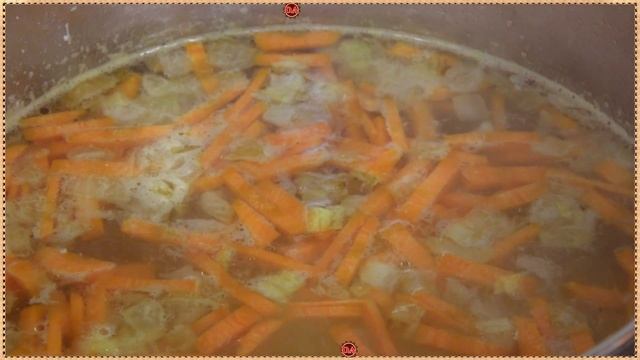 Сырный суп на курином бульоне.