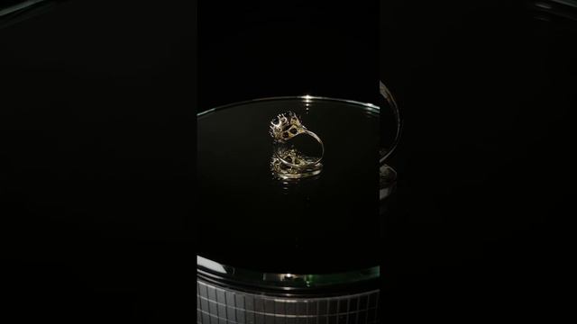 Золотое кольцо с гранатами 3.51 гр / ссылка на изделие в комментариях