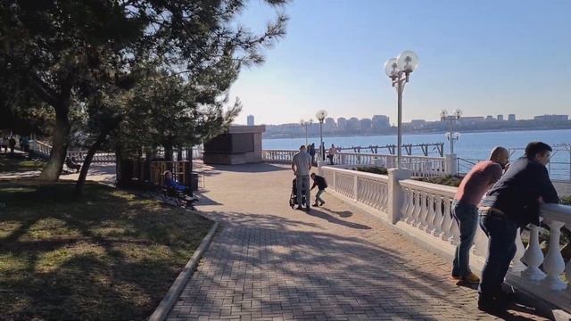 Встречаем Новый Год в Геленджике 1 января 2021 купаемся в море смотреть онлайн