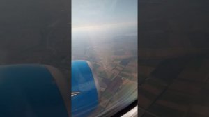 Самолёт заходит на посадку. Летим над морем